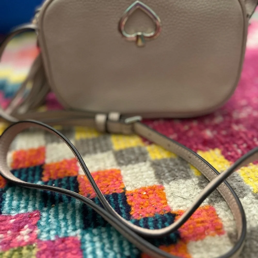 Kate Spade small crossbody bag. Great preowned condition.